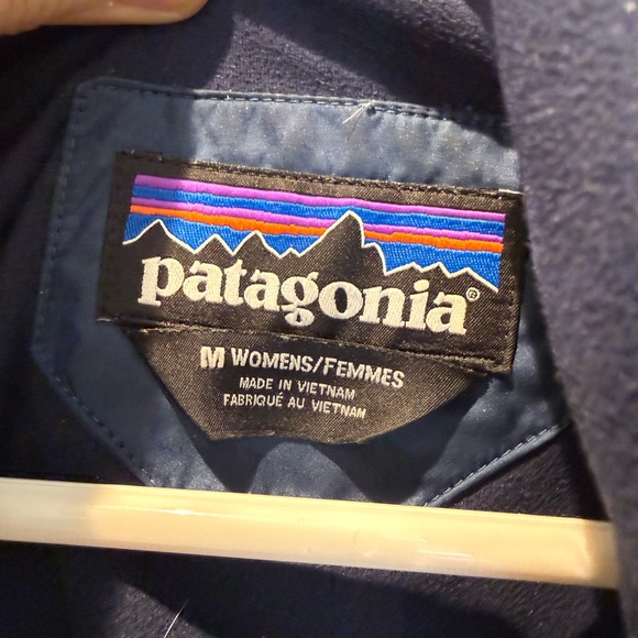 Patagonia women’s medium Blue Puffer Coat - Picture 2 of 2